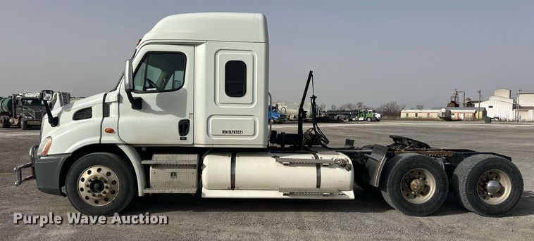 image for item EK0520 2014 Freightliner Cascadia semi truck