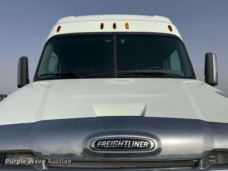 image for item EK0520 2014 Freightliner Cascadia semi truck