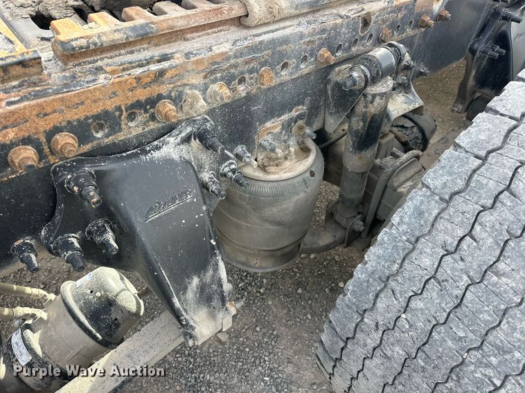 image for item EK0520 2014 Freightliner Cascadia semi truck