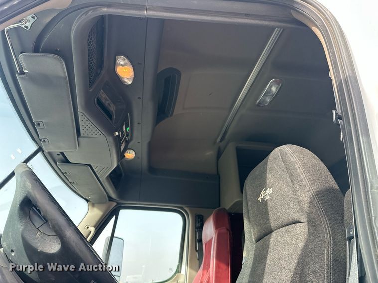 image for item EK0520 2014 Freightliner Cascadia semi truck