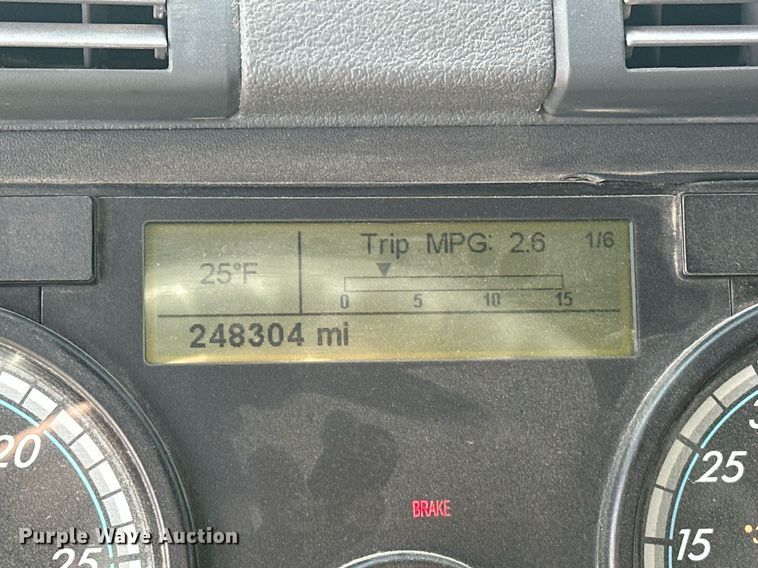 image for item EK0520 2014 Freightliner Cascadia semi truck