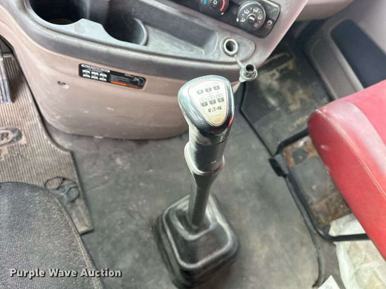 image for item EK0520 2014 Freightliner Cascadia semi truck