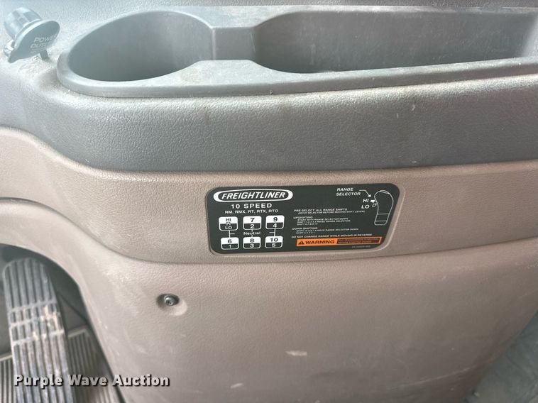 image for item EK0520 2014 Freightliner Cascadia semi truck