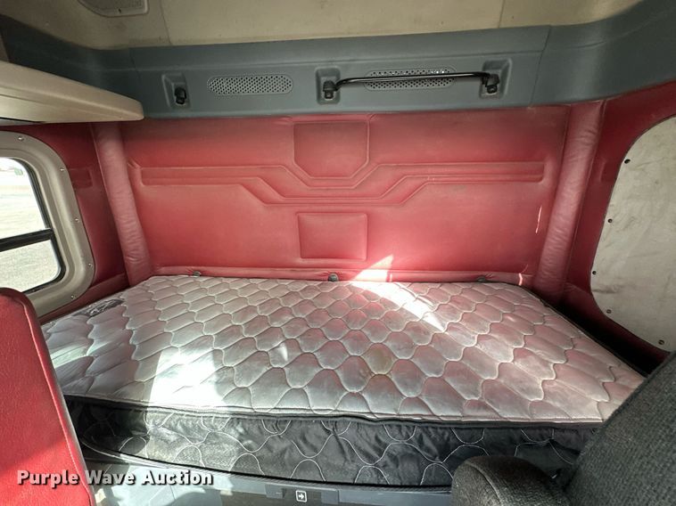 image for item EK0520 2014 Freightliner Cascadia semi truck