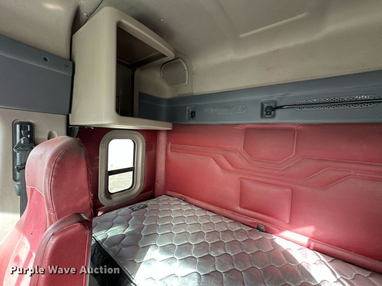 image for item EK0520 2014 Freightliner Cascadia semi truck