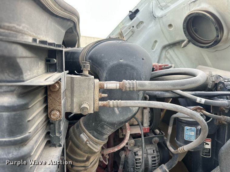 image for item EK0520 2014 Freightliner Cascadia semi truck