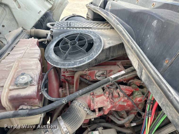 image for item EK0520 2014 Freightliner Cascadia semi truck