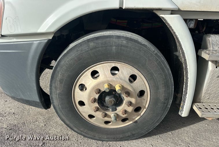 image for item EK0520 2014 Freightliner Cascadia semi truck