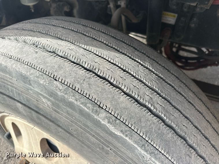 image for item EK0520 2014 Freightliner Cascadia semi truck