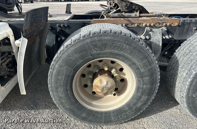 image for item EK0520 2014 Freightliner Cascadia semi truck