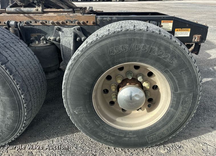 image for item EK0520 2014 Freightliner Cascadia semi truck