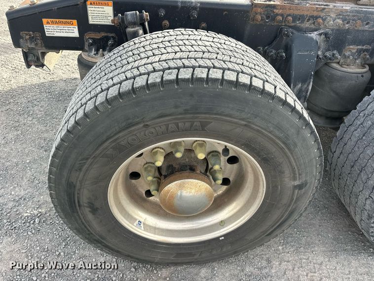 image for item EK0520 2014 Freightliner Cascadia semi truck