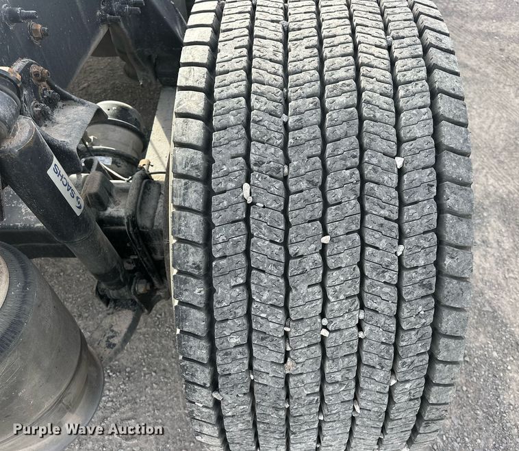 image for item EK0520 2014 Freightliner Cascadia semi truck