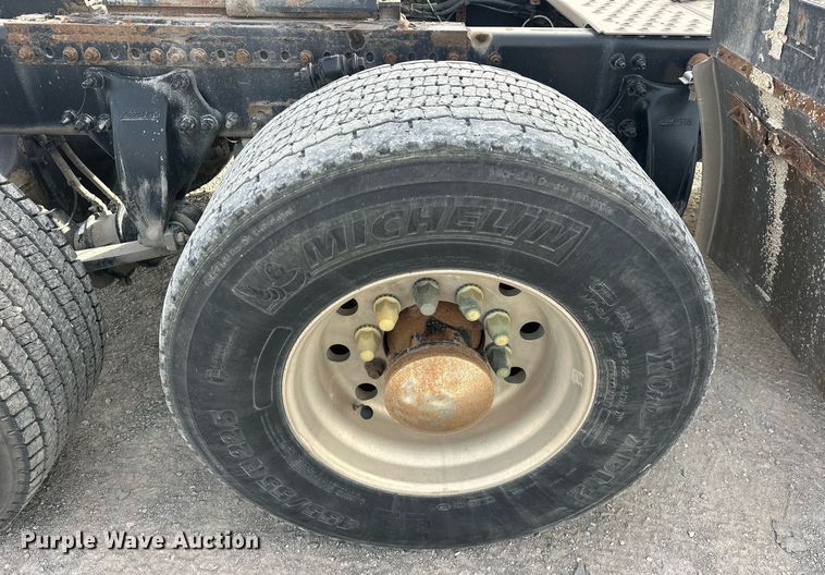 image for item EK0520 2014 Freightliner Cascadia semi truck