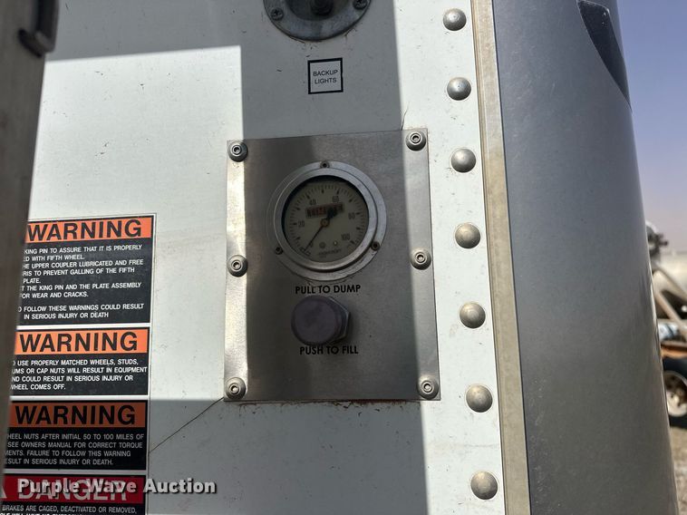 image for item EK0521 2019 Timpte grain trailer