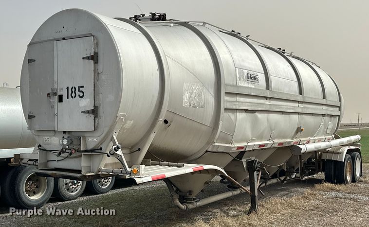 image for item EK0524 1976 Butler pneumatic dry bulk trailer