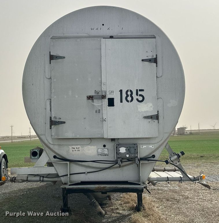 image for item EK0524 1976 Butler pneumatic dry bulk trailer