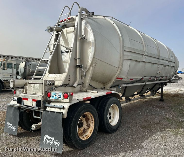 image for item EK0524 1976 Butler pneumatic dry bulk trailer