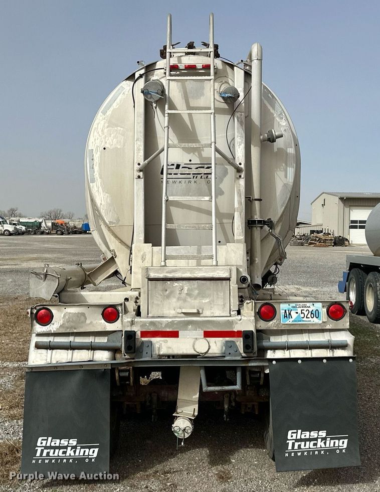 image for item EK0524 1976 Butler pneumatic dry bulk trailer