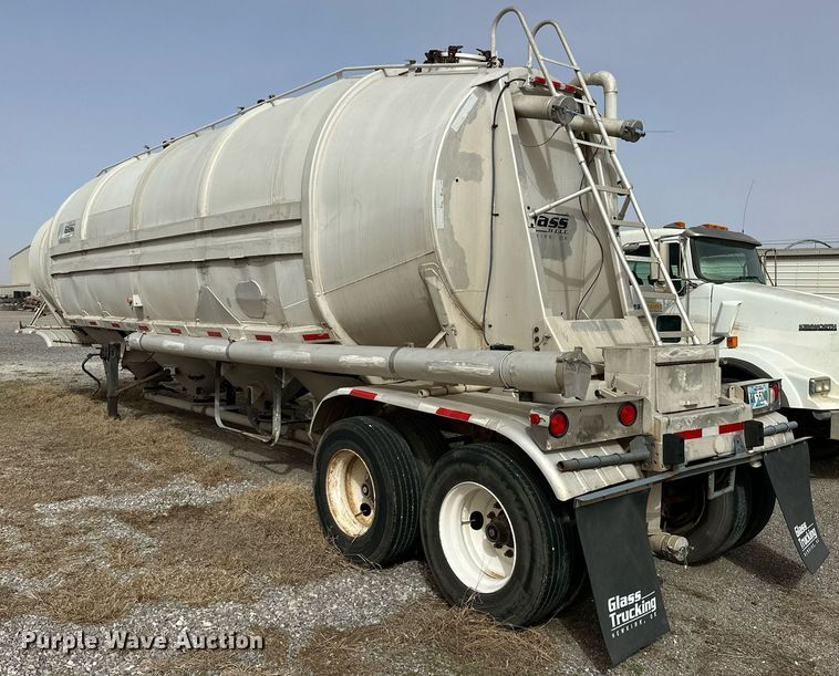 image for item EK0524 1976 Butler pneumatic dry bulk trailer