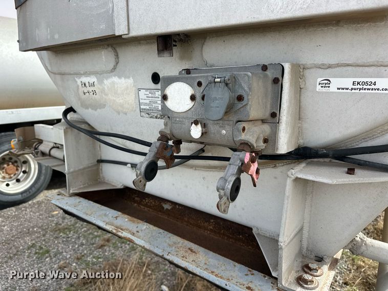 image for item EK0524 1976 Butler pneumatic dry bulk trailer