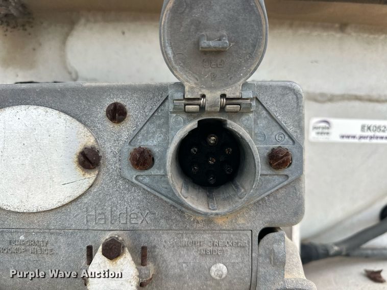 image for item EK0524 1976 Butler pneumatic dry bulk trailer