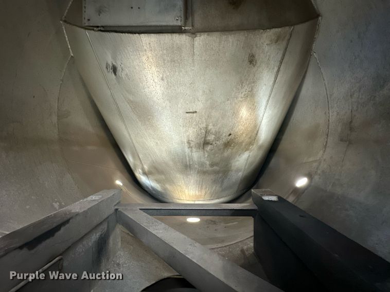 image for item EK0524 1976 Butler pneumatic dry bulk trailer