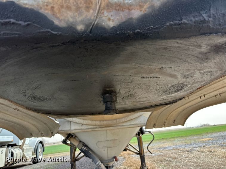 image for item EK0524 1976 Butler pneumatic dry bulk trailer