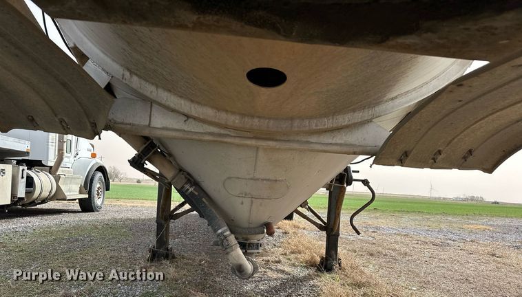 image for item EK0524 1976 Butler pneumatic dry bulk trailer