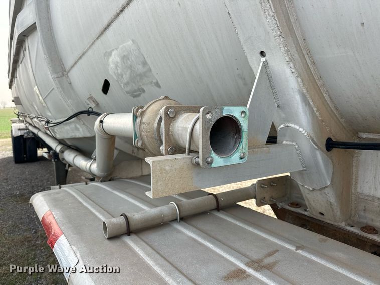 image for item EK0524 1976 Butler pneumatic dry bulk trailer