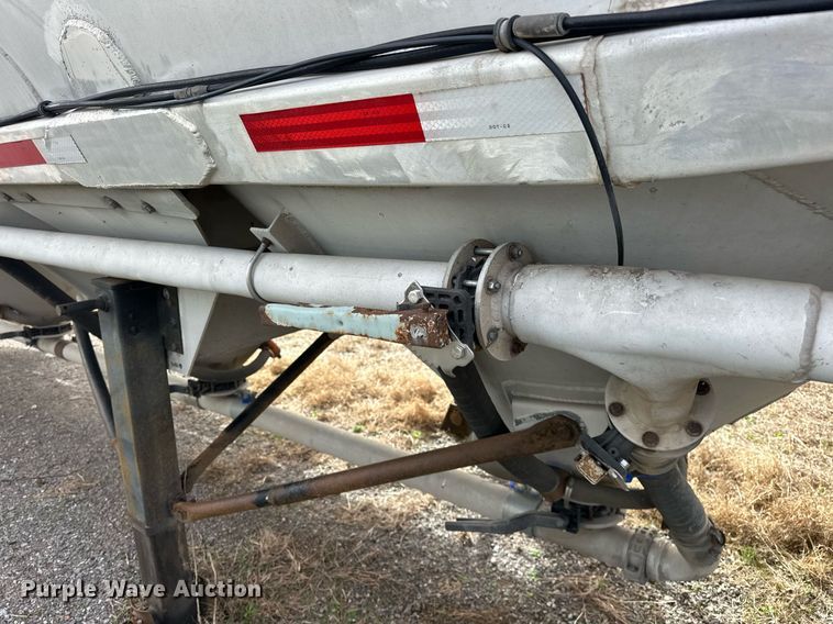 image for item EK0524 1976 Butler pneumatic dry bulk trailer