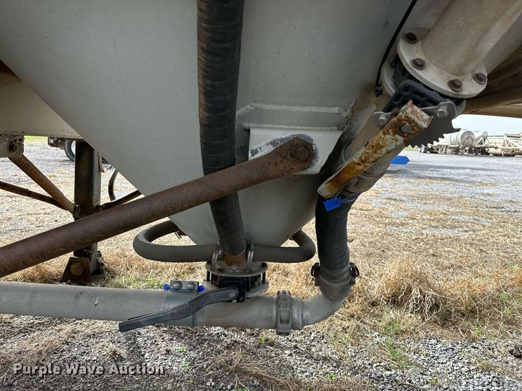 image for item EK0524 1976 Butler pneumatic dry bulk trailer