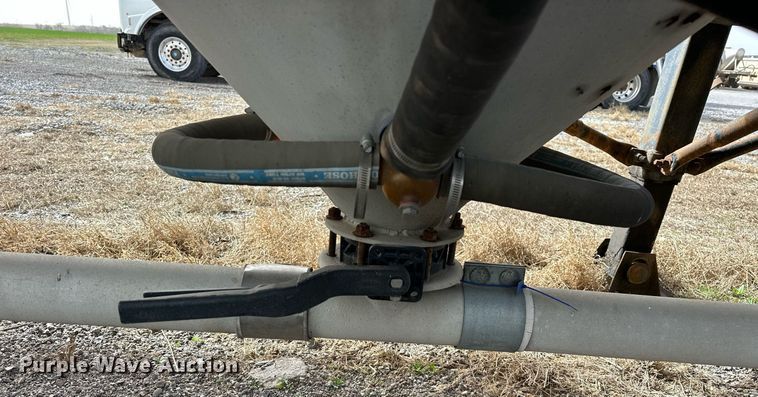 image for item EK0524 1976 Butler pneumatic dry bulk trailer