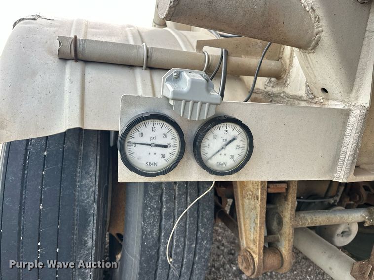 image for item EK0524 1976 Butler pneumatic dry bulk trailer