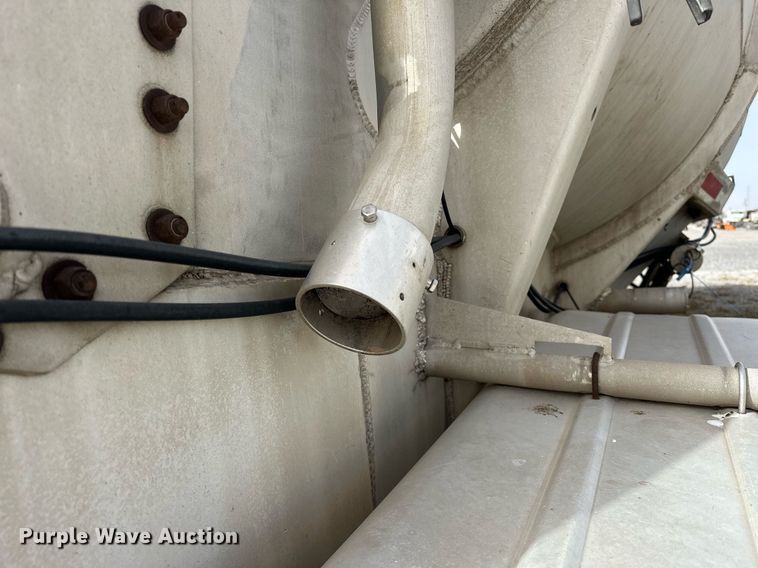 image for item EK0524 1976 Butler pneumatic dry bulk trailer