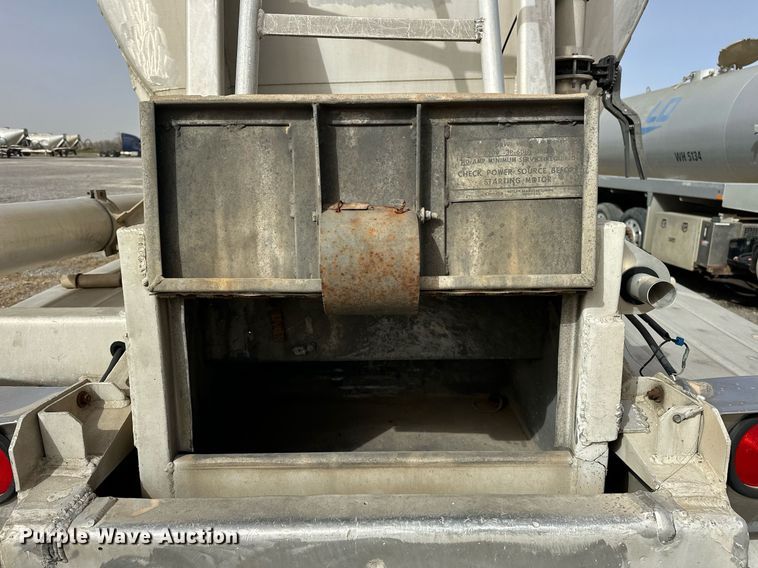 image for item EK0524 1976 Butler pneumatic dry bulk trailer