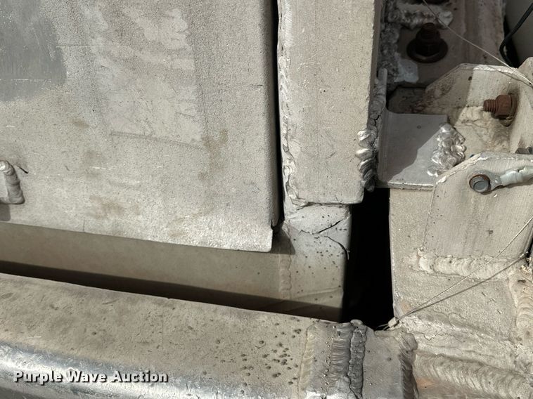 image for item EK0524 1976 Butler pneumatic dry bulk trailer