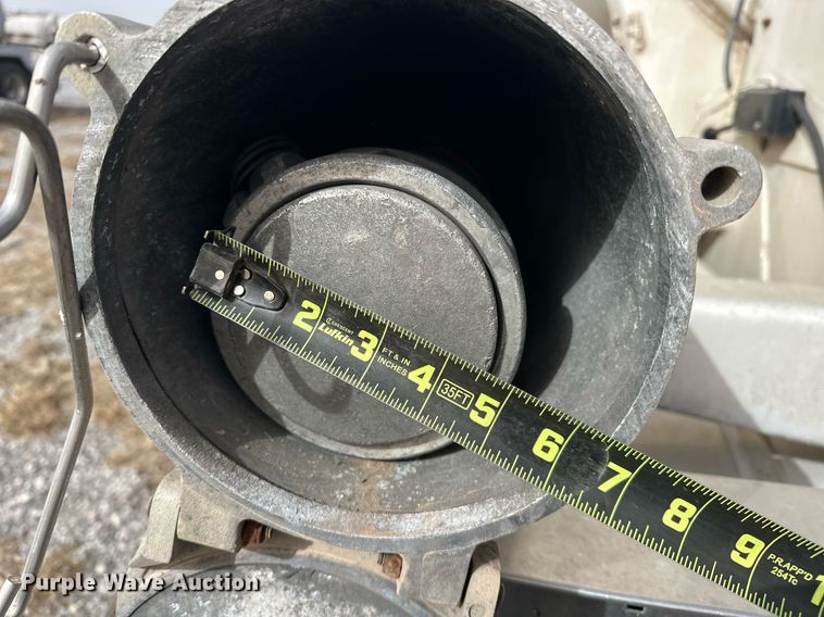 image for item EK0524 1976 Butler pneumatic dry bulk trailer