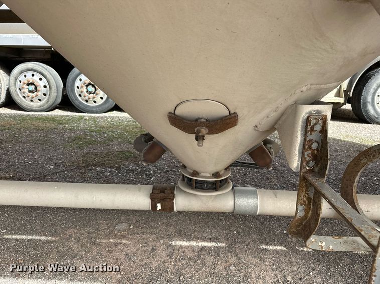 image for item EK0524 1976 Butler pneumatic dry bulk trailer