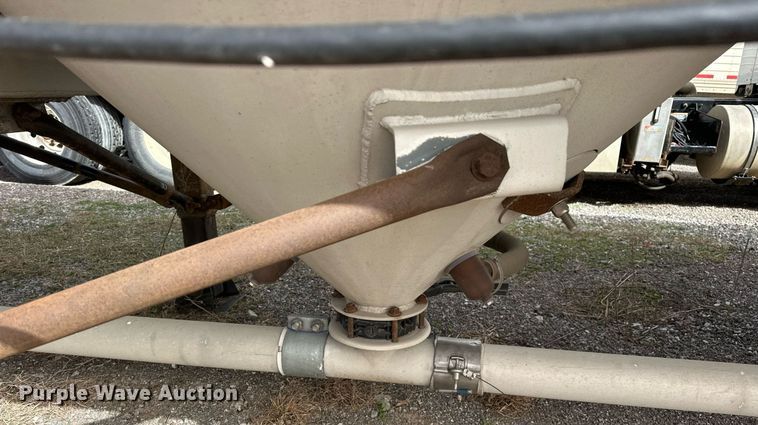 image for item EK0524 1976 Butler pneumatic dry bulk trailer