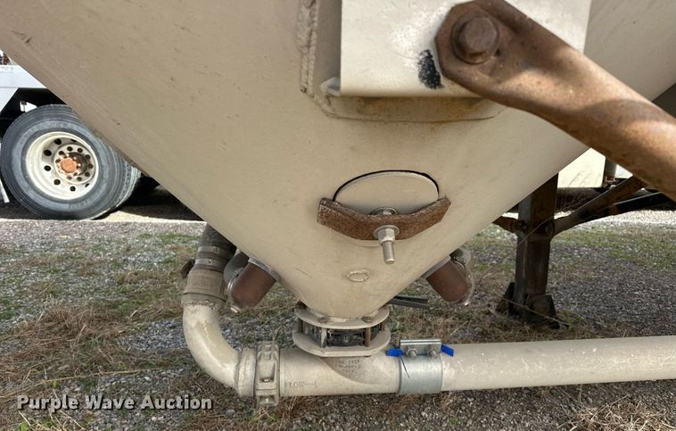 image for item EK0524 1976 Butler pneumatic dry bulk trailer