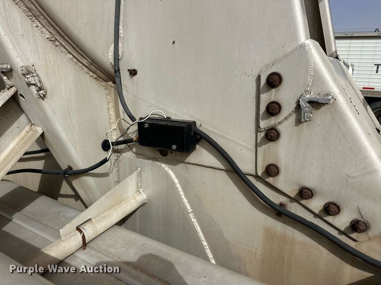 image for item EK0524 1976 Butler pneumatic dry bulk trailer