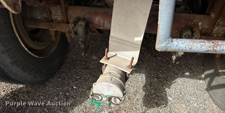 image for item EK0524 1976 Butler pneumatic dry bulk trailer