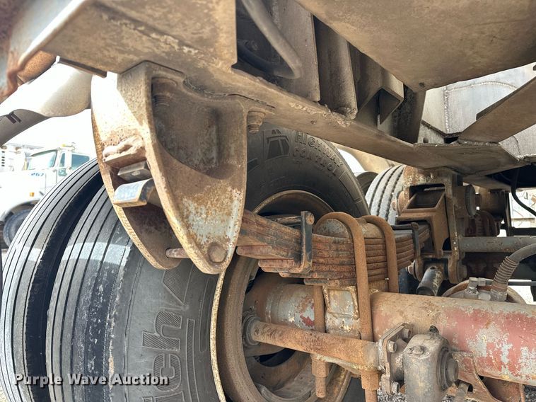 image for item EK0524 1976 Butler pneumatic dry bulk trailer