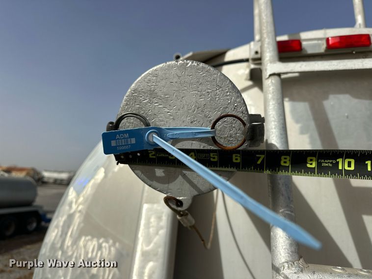 image for item EK0524 1976 Butler pneumatic dry bulk trailer