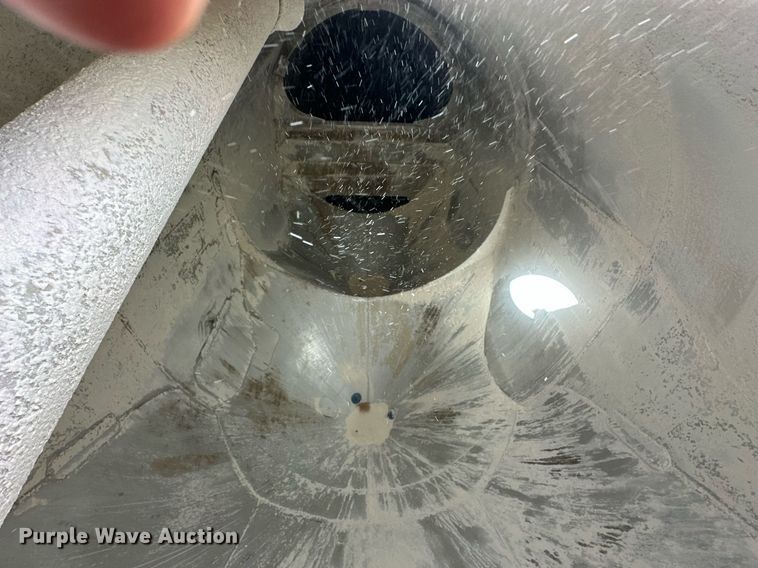 image for item EK0524 1976 Butler pneumatic dry bulk trailer