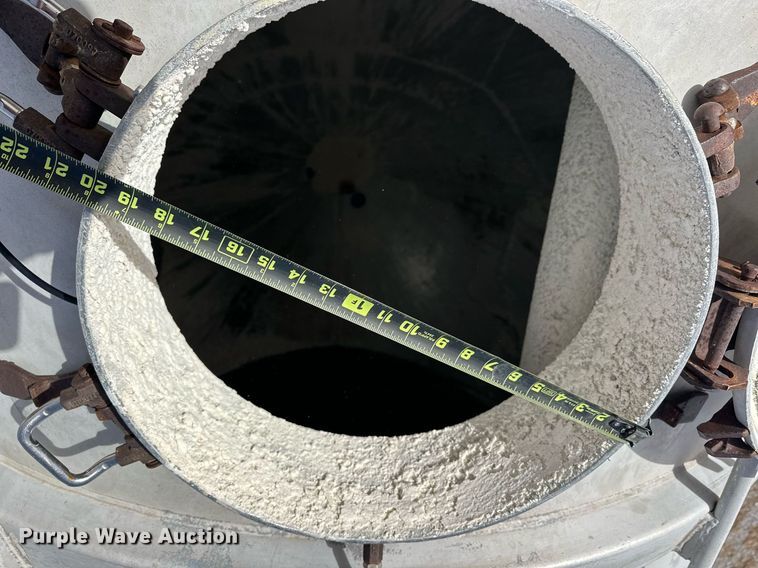 image for item EK0524 1976 Butler pneumatic dry bulk trailer