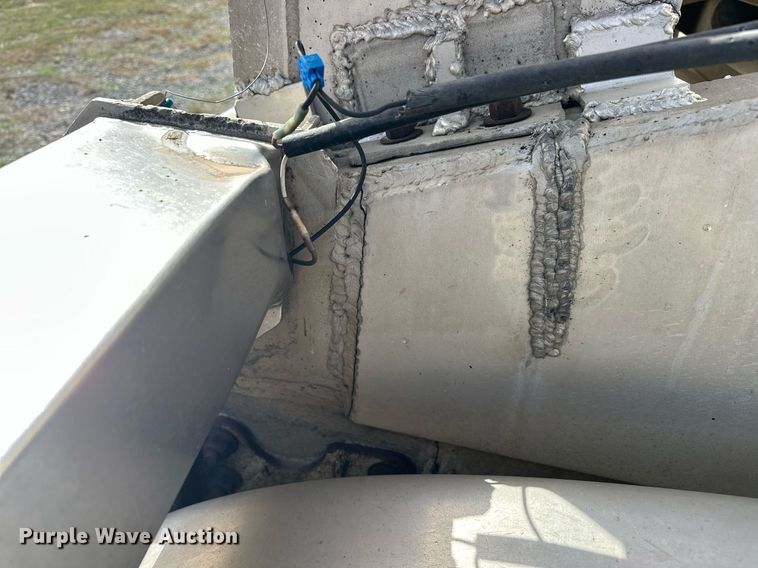 image for item EK0524 1976 Butler pneumatic dry bulk trailer