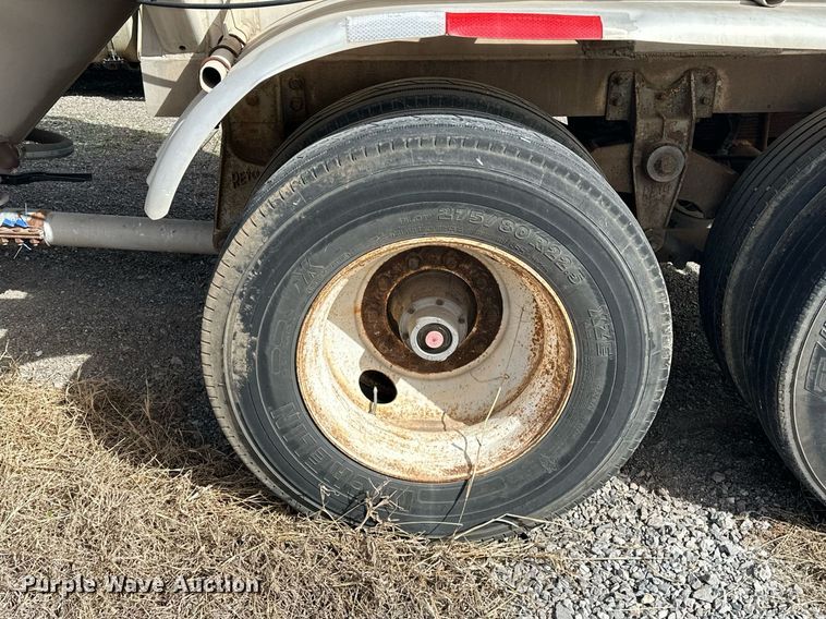 image for item EK0524 1976 Butler pneumatic dry bulk trailer