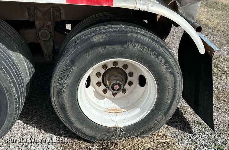 image for item EK0524 1976 Butler pneumatic dry bulk trailer